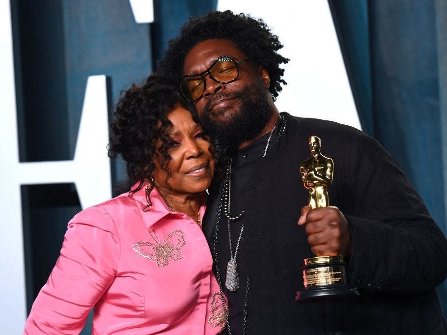 Questlove with his mother after winning best documentary at the 2022 Oscars