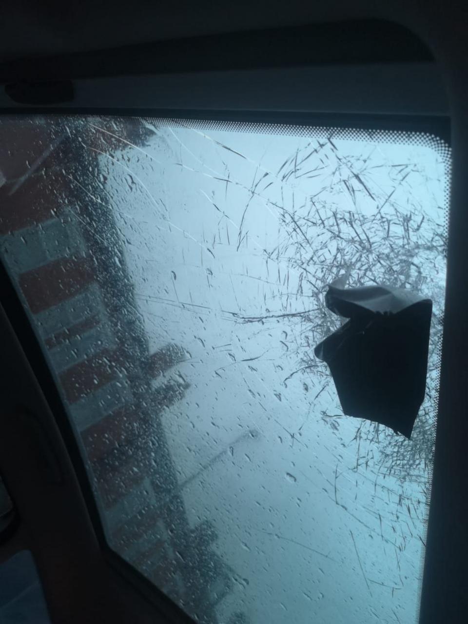 Worcester News: Ladrillo que destrozó el techo de cristal.