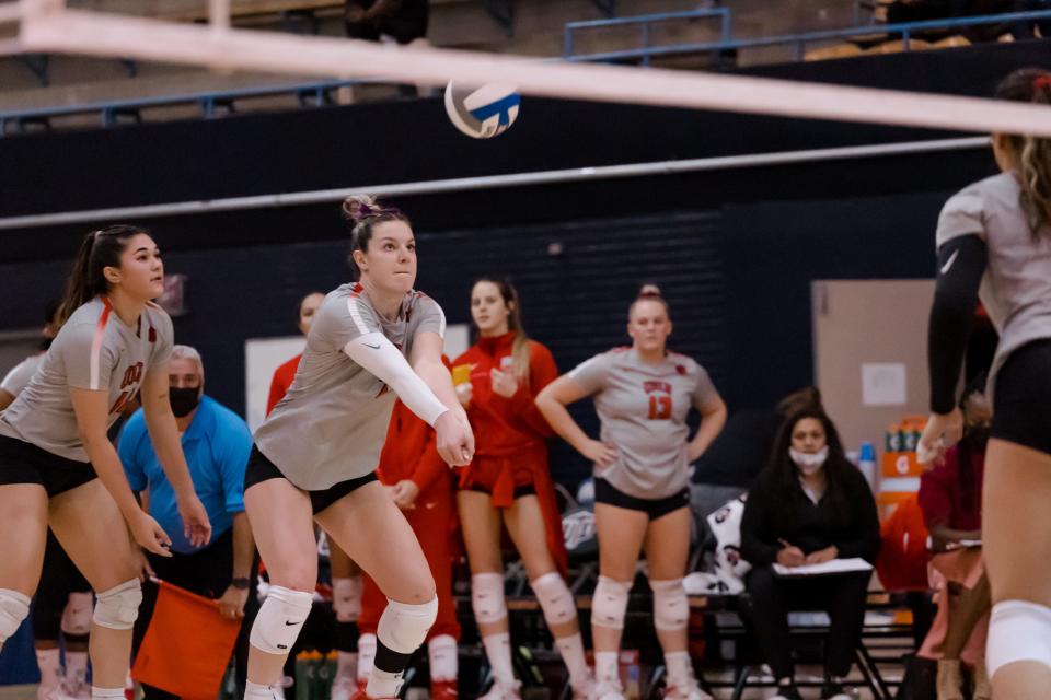 UNLV's Mariena Hayden (7) at round 3 of Women's NIVC Tournament against Arkansas Tuesday, Dec. 7, 2021, at UTEP's Memorial Gym.