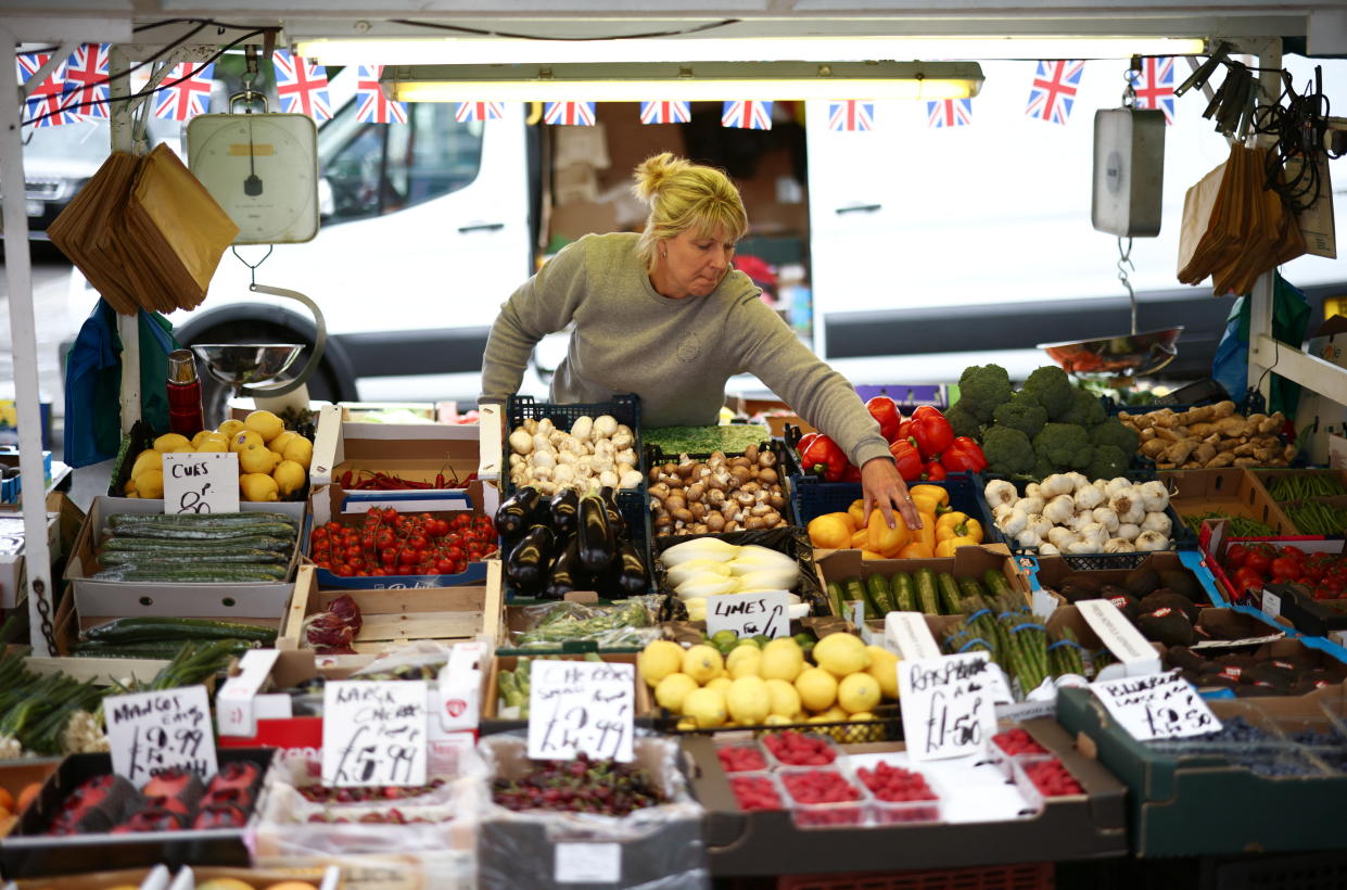 Supermarkets  Kelly Wakeling arranges produce at her market stall ALK Fruit and Veg on Portobello Road, in London, Britain, May 30, 2022. REUTERS/Henry Nicholls