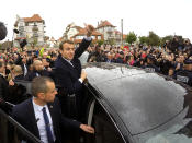 <p>French independent centrist presidential candidate Emmanuel Macron shakes hands with well-wishers as he leaves the polling station after casting his ballot in the presidential runoff election in Le Touquet, France, Sunday, May 7, 2017. (Philippe Wojazer/Reuters) </p>