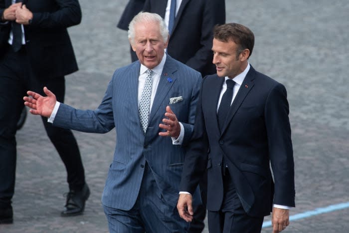 Carlos III con Emmanuel Macron