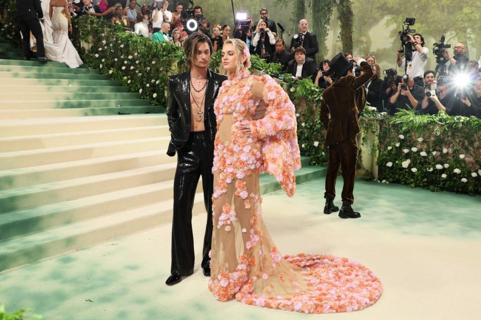 PHOTO: Chase Stokes and Kelsea Ballerini attend The 2024 Met Gala Celebrating 'Sleeping Beauties: Reawakening Fashion' at The Metropolitan Museum of Art on May 06, 2024 in New York City. (Dia Dipasupil/Getty Images)