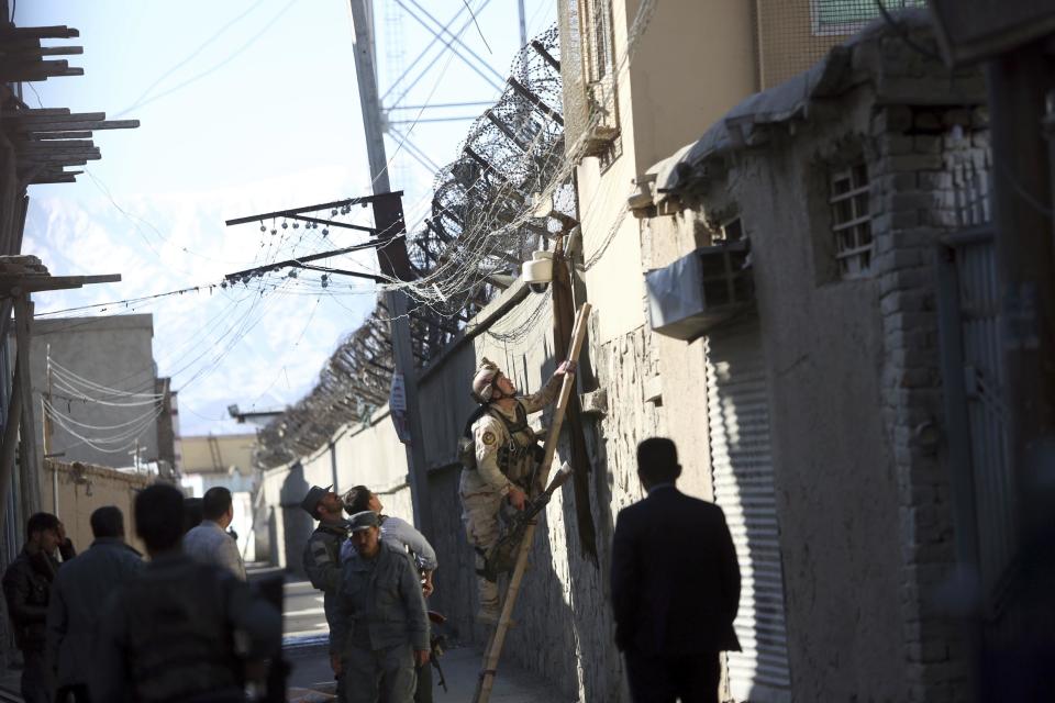 Afghan security forces respond to a suicide attack in Kabul, Afghanistan, Wednesday, March 1, 2017. A pair of suicide bombings, both claimed by the Taliban, struck the Afghan capital, an Afghan official said. (AP Photo/Rahmat Gul)