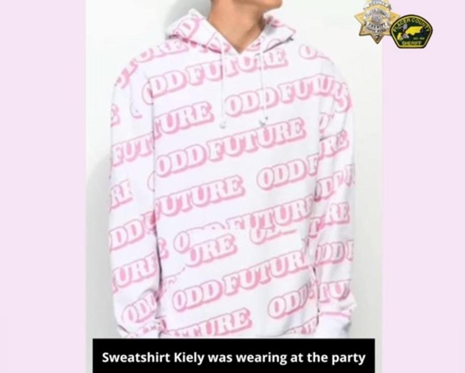 La sudadera que Kiely llevaba en la fiesta antes de desaparecer (Placer County Sheriff’s Office)