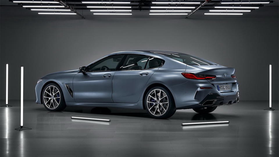 圖／2020 BMW 8-Series Gran Coupe M850i xDrive透過車側鈑件折線、後葉子板的肌理線條，以及後保桿導流孔道，創造出媲美賽車的強大氣勢。