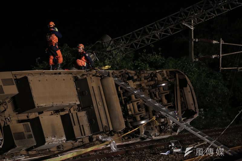 2018年10月21日，台鐵普悠瑪列車在北迴鐵路蘇澳鎮新馬車站發生翻覆，造成重大傷亡（陳品佑攝）