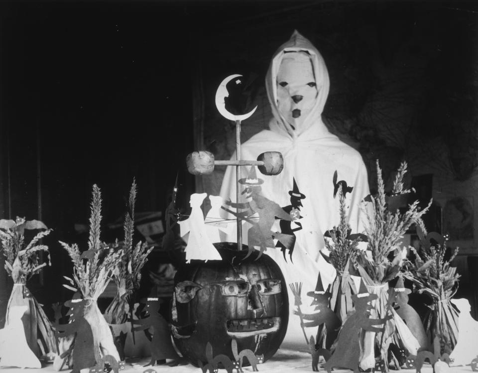 A teacher poses with Halloween decorations circa 1905. (Photo: Historic Photo Archive/Getty Images)