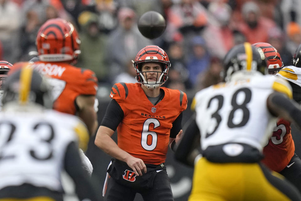 Cincinnati Bengals quarterback Jake Browning (6) throws a pass during the second half of an NFL football game against the Pittsburgh Steelers in Cincinnati, Sunday, Nov. 26, 2023. (AP Photo/Carolyn Kaster)