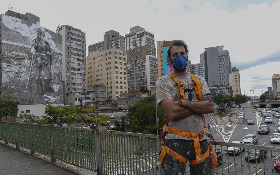 <p>Con su obra, Mundano pretende denunciar la destrucción del Amazonas y de otras zonas de gran riqueza ecológica de su país. “La idea vino de la impotencia. Hemos estado viendo durante décadas cómo se ha quemado la selva y en los últimos años esto ha alcanzado niveles récord”, cuenta a AFP. (Foto: Miguel Schincariol / AFP / Getty Images).</p> 