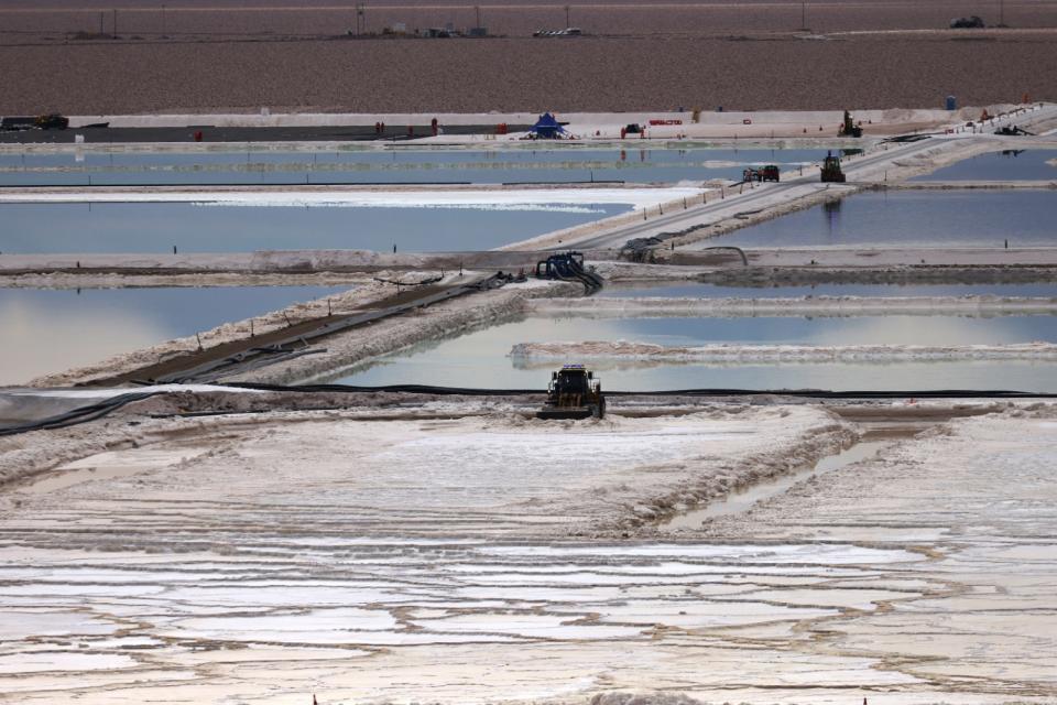 2023年5月4日，智利阿塔卡馬鹽沼（Atacama salt flat），鋰礦商雅保（Albemarle）的鋰加工廠鹽水池。路透社