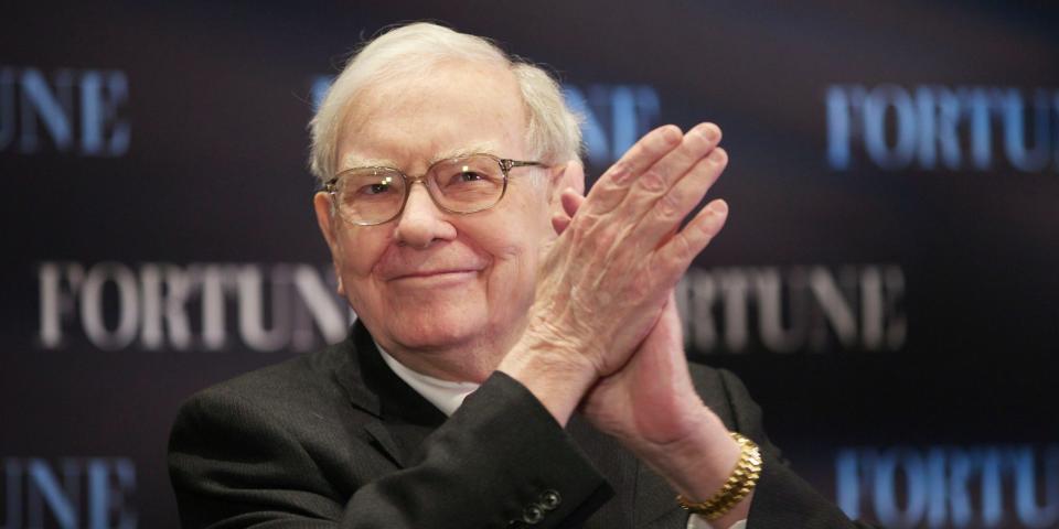 Warren Buffett gilt als einer der erfolgreichsten Investoren. Seine Konglomerat Berkshire Hathaway hält 5,1 Prozent der Apple-Aktien. - Copyright: AP Images