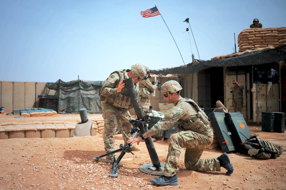 US soldiers at Al Tanf in Syria fire a mortar