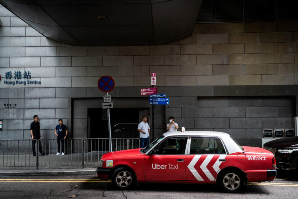 Uber接連旗下兩個網約車平台，Uber客可預約由 HKTaxi 的士司機提供的按錶收費的士服務