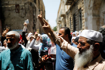 Palestinians shout slogans during a protest over Israel's new security measures at the compound housing al-Aqsa mosque, known to Muslims as Noble Sanctuary and to Jews as Temple Mount, in Jerusalem's Old City July 20, 2017. REUTERS/Ronen Zvulun