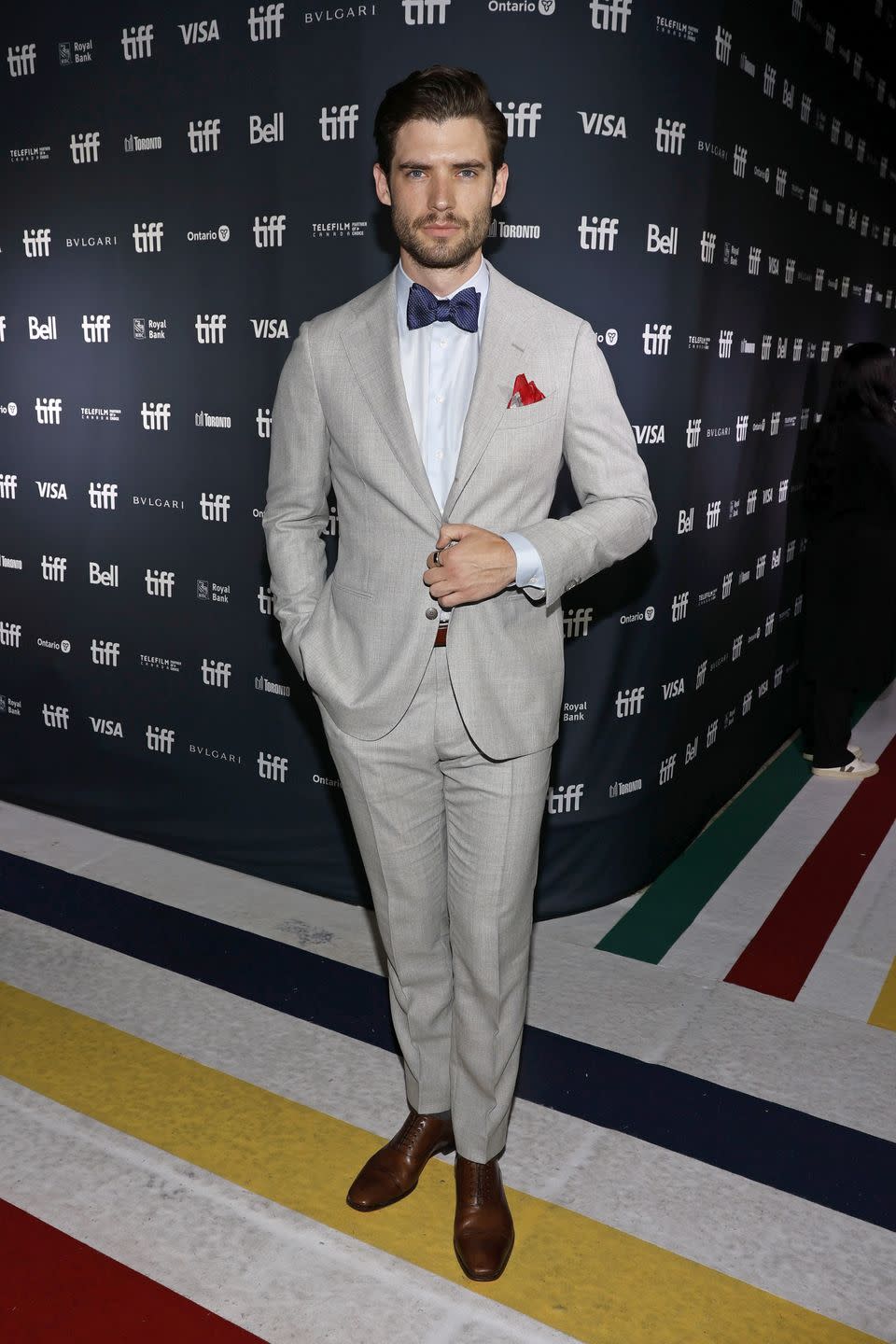 david corenswet in a gray suit on the red carpet