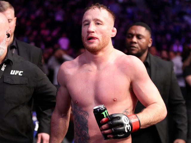 Justin Gaethje knocks out Dustin Poirier at UFC 291 - Los Angeles