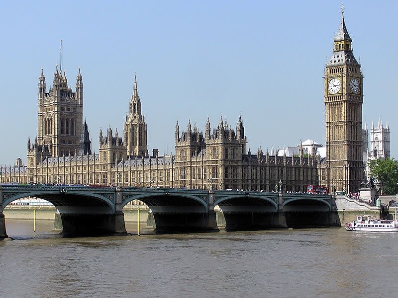 英國首相為了避免國會阻擋他以無協議的方式脫歐，以請求女王關閉國會   圖：英國國會　Adrian Pingstone攝影　©Public Domai