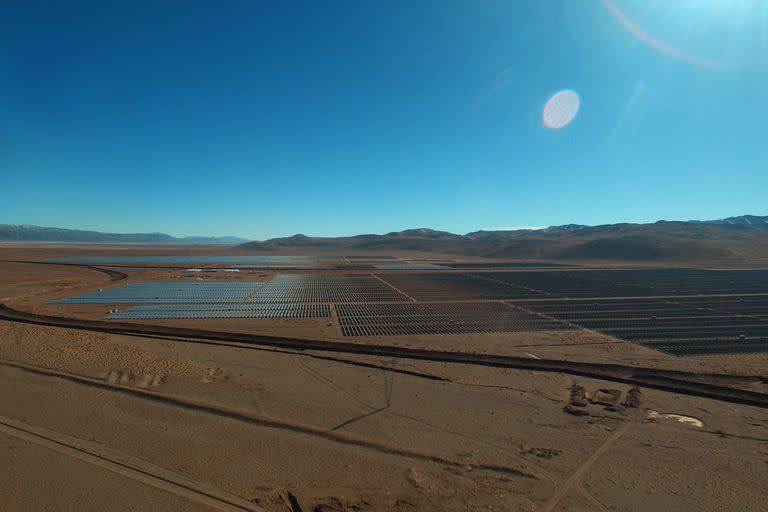 El Parque Solar Caucharí es el más grande de Sudamérica; está cerca de Olacapato, pero en territorio de Jujuy