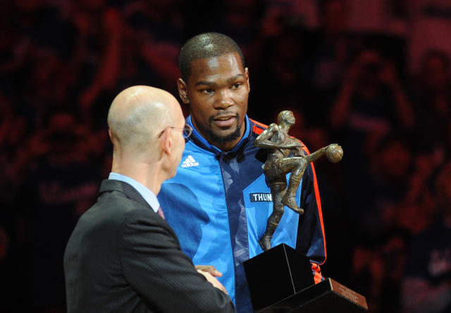 Kevin Durant accepts MVP, thanks fans before Thunder-Clippers Game