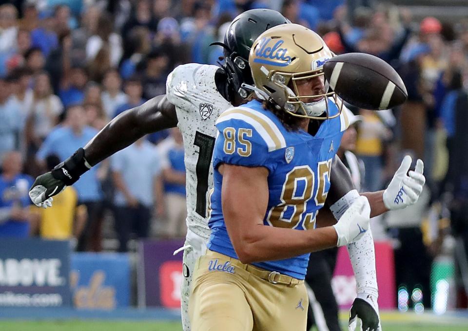 UCLA tight end Greg Dulcich can't catch a pass.