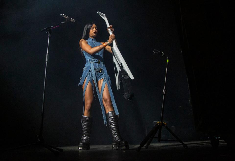 Coachella 2023 Willow Smith makes festival her 'spot' in thrilling