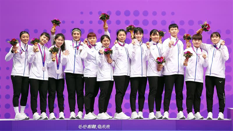 台灣女子卡巴迪代表隊杭州亞運奪下銀牌。（圖／中華奧會提供）