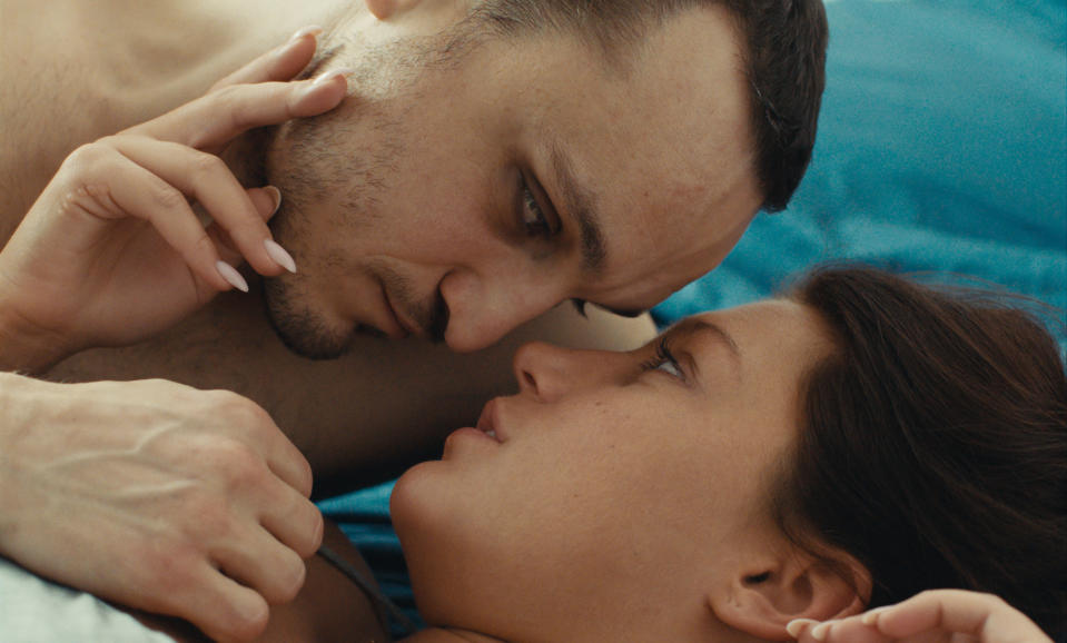 L to R: Franz Rogowski (Tomas) and Adèle Exarchopoulos (Agathe) in PASSAGES (Courtesy of MUBI)