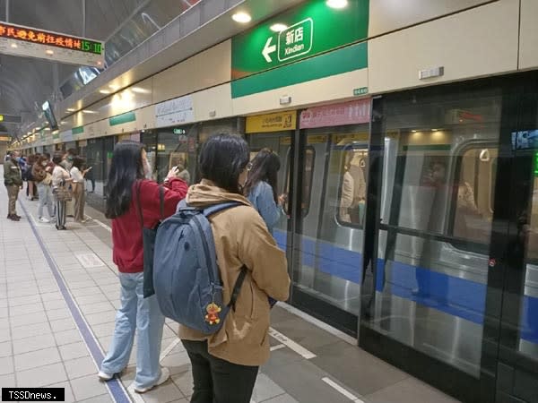 交通部宣布自一月二十三日起，大眾運輸運具內禁止飲食(台北捷運)。（記者黃皓宸攝）