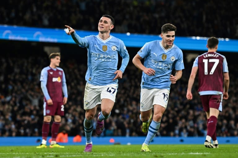 Le milieu de Manchester City Phil Foden célèbre son 3e but contre Aston Villa à l'Etihad Stadium de Manchester en Angleterre le 3 avril 2024 (Paul ELLIS)