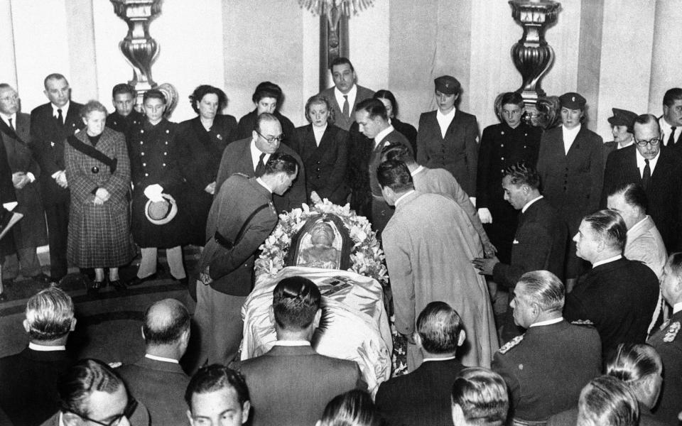 Eva Perón lying in state in the Ministry of Labour - AP 