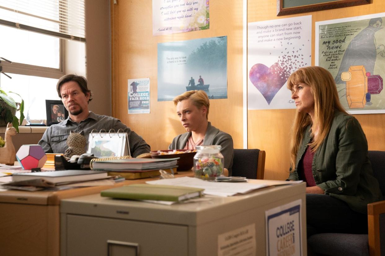Jadin (Reid Miller, center) in a scene with parents Joe (Mark Wahlberg) and Lola (Connie Britton).