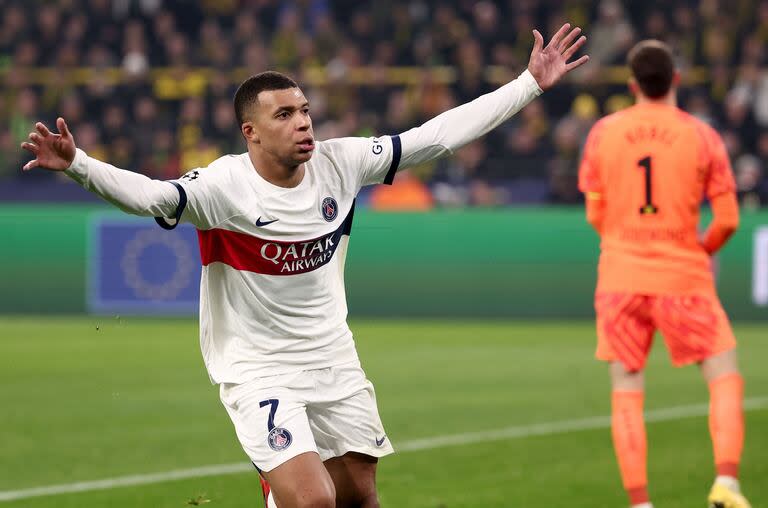 Kylian Mbappé le marcó a Borussia Dortmund con el Paris Saint-Germain en la etapa de grupos, en la victoria por 2-0 en París.