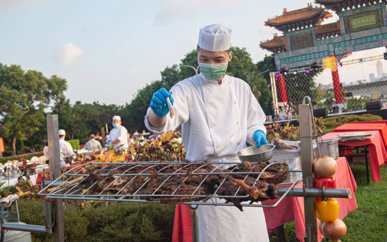 圓山中秋BBQ饗宴推出限量的原住民烤全豬。（圖／圓山大飯店提供）