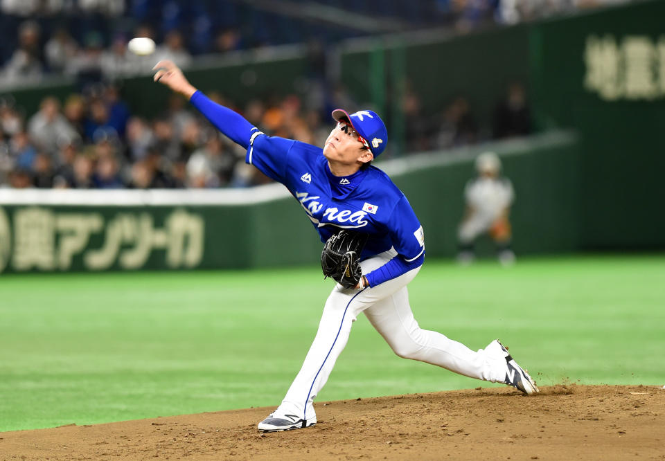 South Korean starter Park Se-Woong throws a pitch the first inning during the Asia Professional Baseball Championships final match between South Korea and Japan at the Tokyo Dome in Tokyo on November 19, 2017. / AFP PHOTO / Toru YAMANAKA        (Photo credit should read TORU YAMANAKA/AFP via Getty Images)