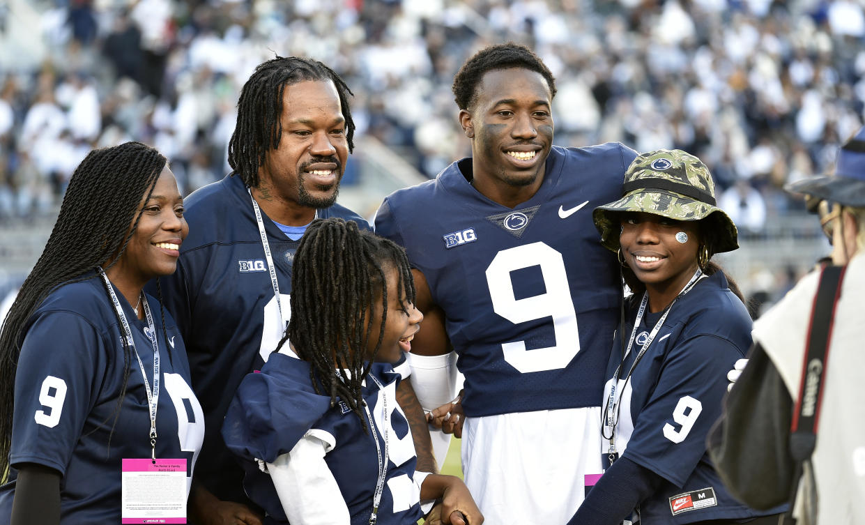 Joey Porter, Jr. (9) junto a su familia (Foto de: Randy Litzinger/Icon Sportswire via Getty Images)