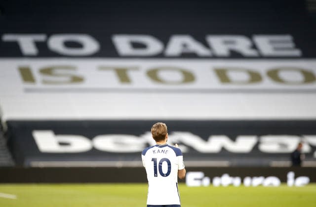 Harry Kane gave a lap of honour at the end of the game against Aston Villa 