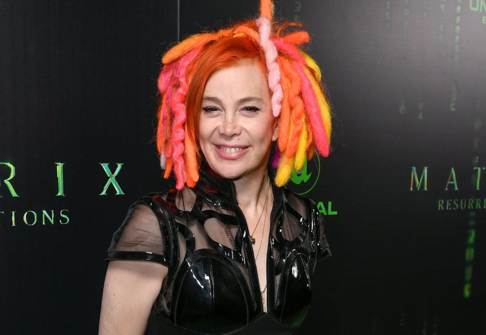 Der fünfte Teil der Reihe wird der erste sein, bei dem keine der Wachowski-Schwestern Regie führen wird. Lana Wachowski war gemeinsam mit ihrer Schwester Lilly für die ersten drei Filme verantwortlich. Bei dem 2021 erschienenen vierten Teil "Resurrections" nahm sie alleine auf dem Regie-Stuhl Platz. (Bild: 2021 Getty Images/Steve Jennings)