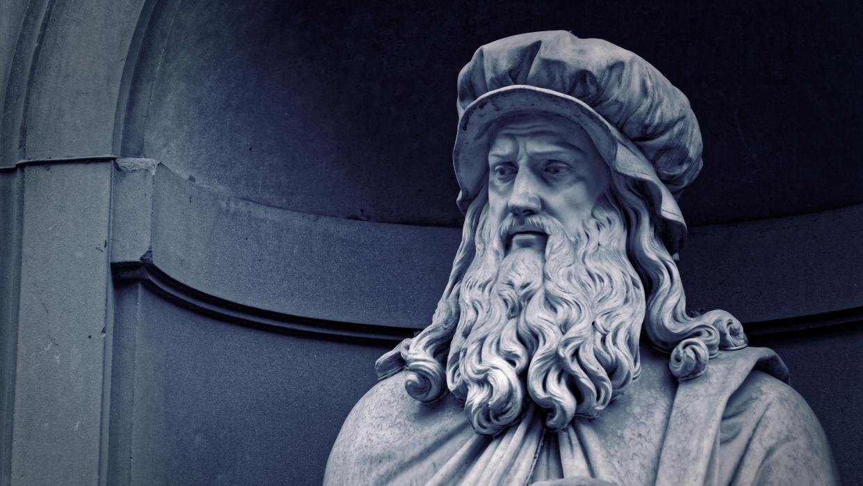  A statue of Leonardo Da Vinci in the Uffizi Gallery in Florence, Italy. 