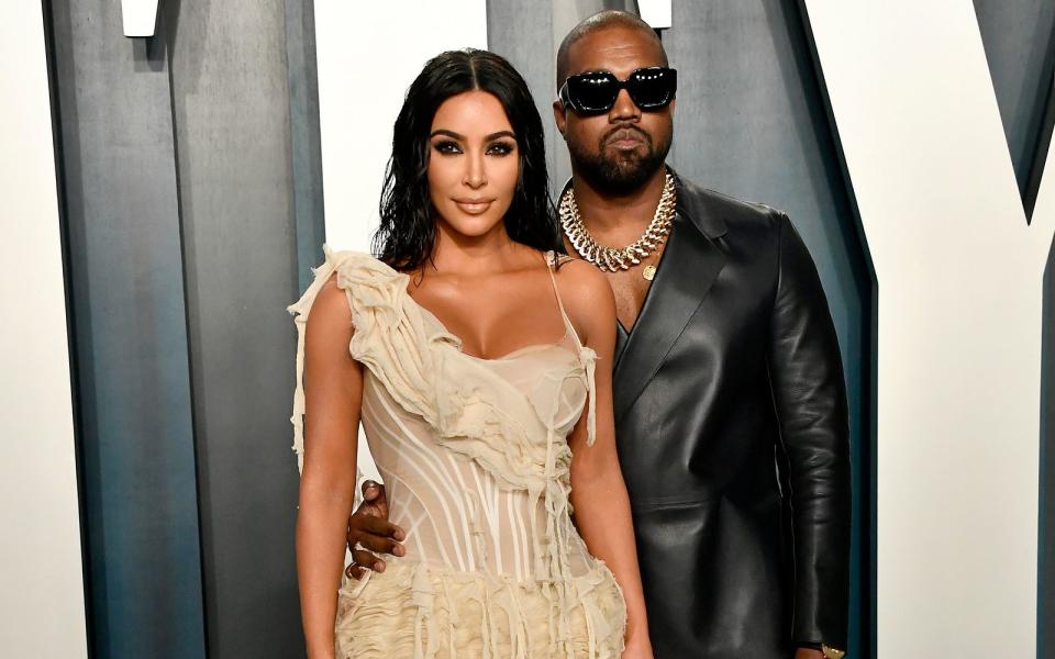 Nach den Negativschlagzeilen um ihren Ex-Mann Kanye West kann Kim Kardashian etwas Abwechslung brauchen: Sie stürzt sich voller Eifer auf ihr Halloween-Kostüm uns verkörpert die Kämpferin Mystique aus den "X-Men"-Filmen überzeugend. (Bild: 2020 Getty Images/Frazer Harrison)