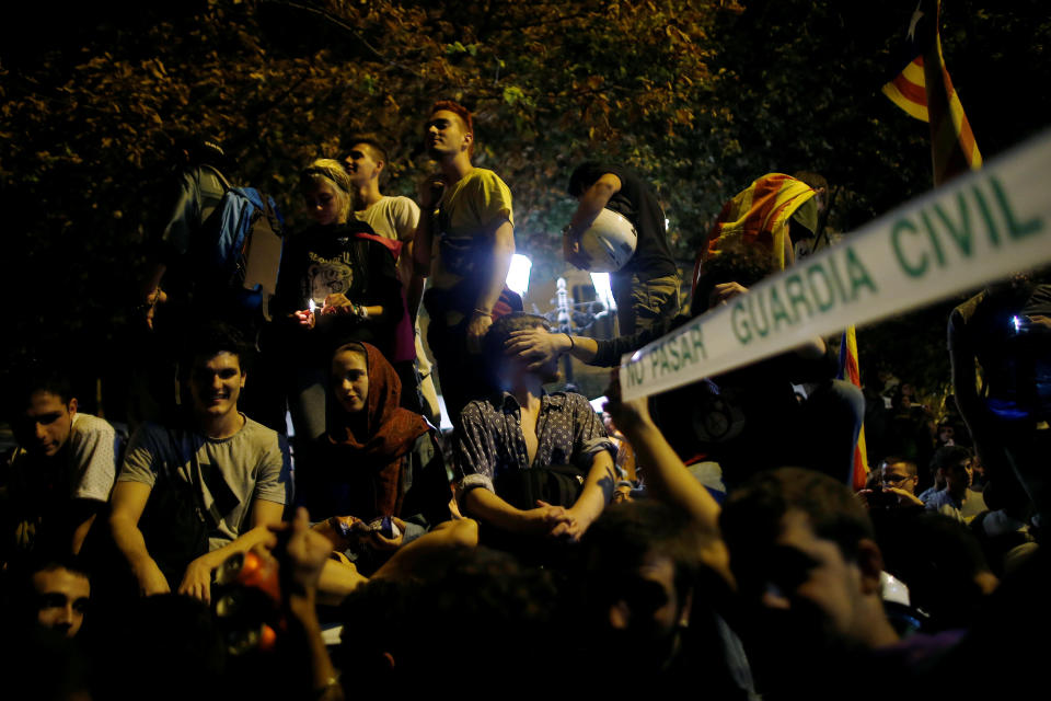 FOTOS – El independentismo se levanta en las calles de Barcelona contra las detenciones en Cataluña