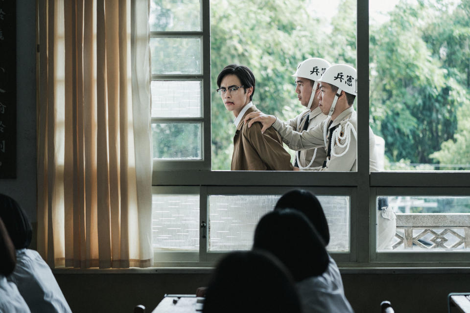 公視提供_《返校》影集_夏騰宏飾演的張老師出現在回憶畫面