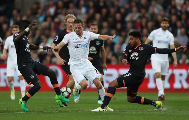 SWANSEA, WALES – MAY 06: Gylfi Sigurdsson of Swansea City attempts to get past Ashley Williams of Everton and Idrissa Gueye of Everton during the Premier League match between Swansea City and Everton at the Liberty Stadium on May 6, 2017 in Swansea, Wales. (Photo by Christopher Lee/Getty Images)