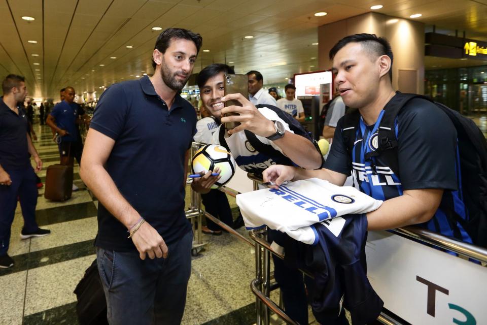 <p>Former Inter Milan forward, Diego Alberto Milito (L) takes a selfie with fans after arriving with the Inter Milan squad </p>
