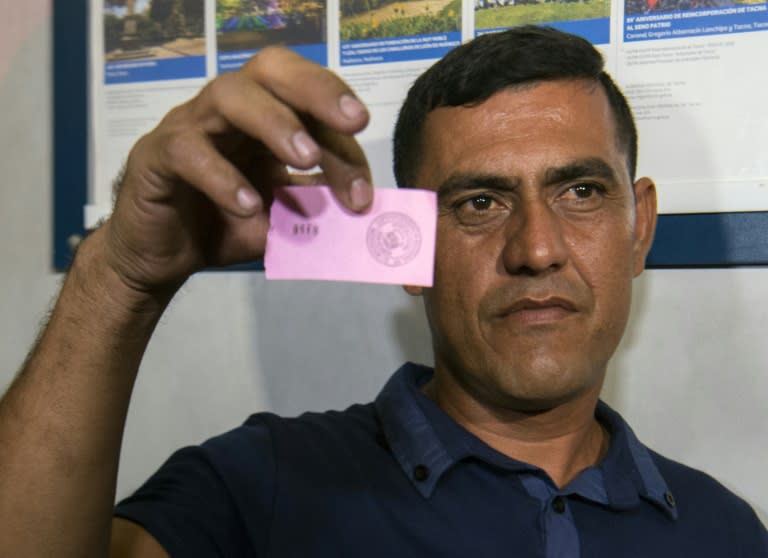 Migrants in Tumbes were handed tickets if they were already in the line