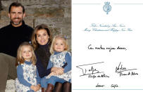 <p>En 2009 Felipe y Letizia volvieron a aparecer en la felicitación navideña de la Casa Real. “Con nuestros mejores deseos”, escribieron. (Foto: <a rel="nofollow noopener" href="http://www.casareal.es/ES/ArchivoMultimedia/Paginas/archivo-multimedia_galerias-de-fotos.aspx" target="_blank" data-ylk="slk:Casa de S.M. el Rey;elm:context_link;itc:0;sec:content-canvas" class="link ">Casa de S.M. el Rey</a>). </p>