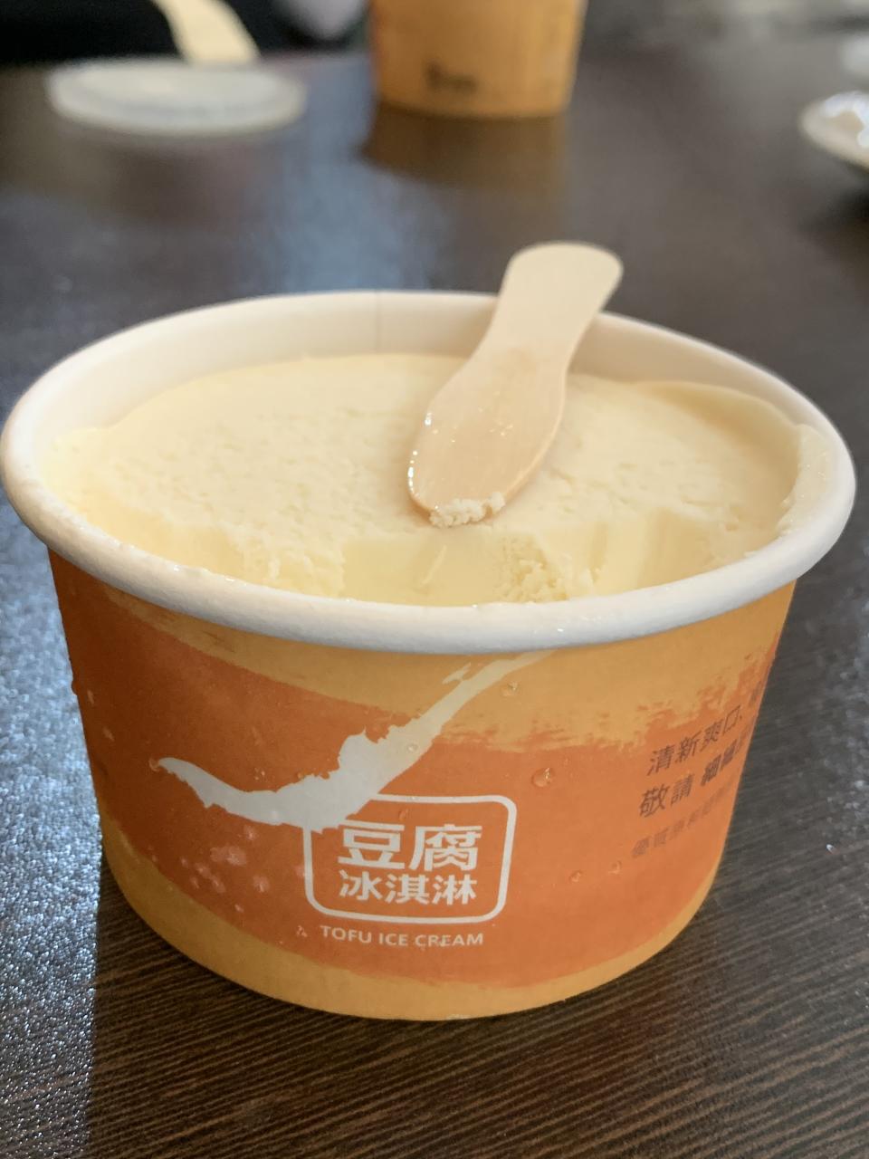 豆腐冰淇淋一杯45元，吃得到淡雅、原始的豆腐香氣。（攝影：陳秀麗）