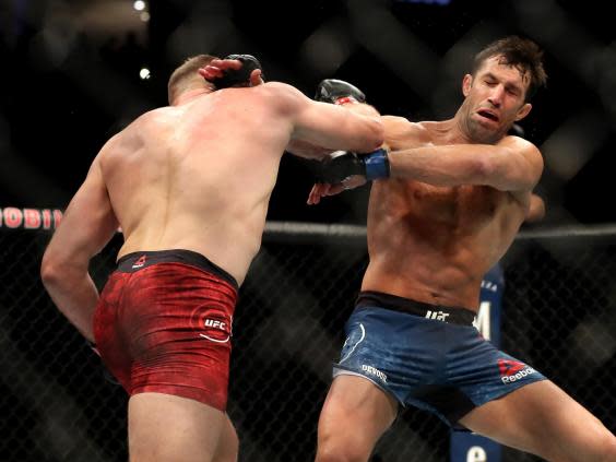 Jan Blachowicz defeats Luke Rockhold in July 2019 (Getty)