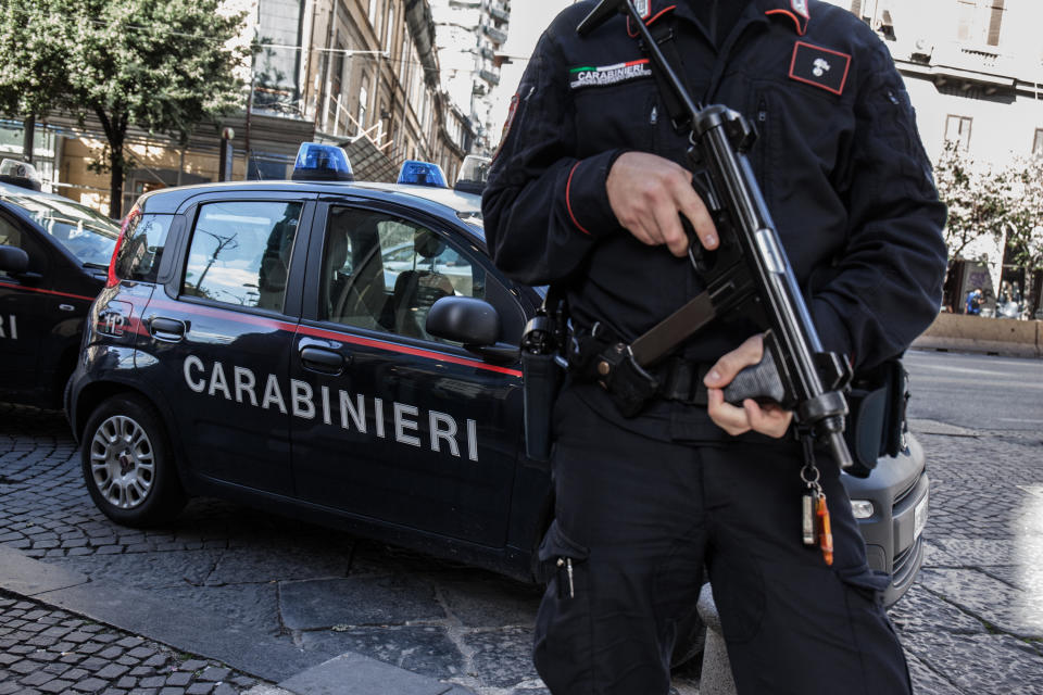 Napoli, tenta una rapina: 15enne ucciso