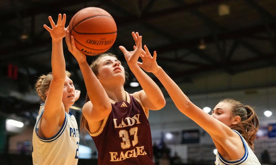 Columbia City Eagles Addison Baxter (33) searches to score Thursday, Oct. 5, 2023, during the Hall of Fame Classic girls basketball tournament at New Castle Fieldhouse in New Castle. The Columbia City Eagles defeated the Jennings County Panthers, 56-47.